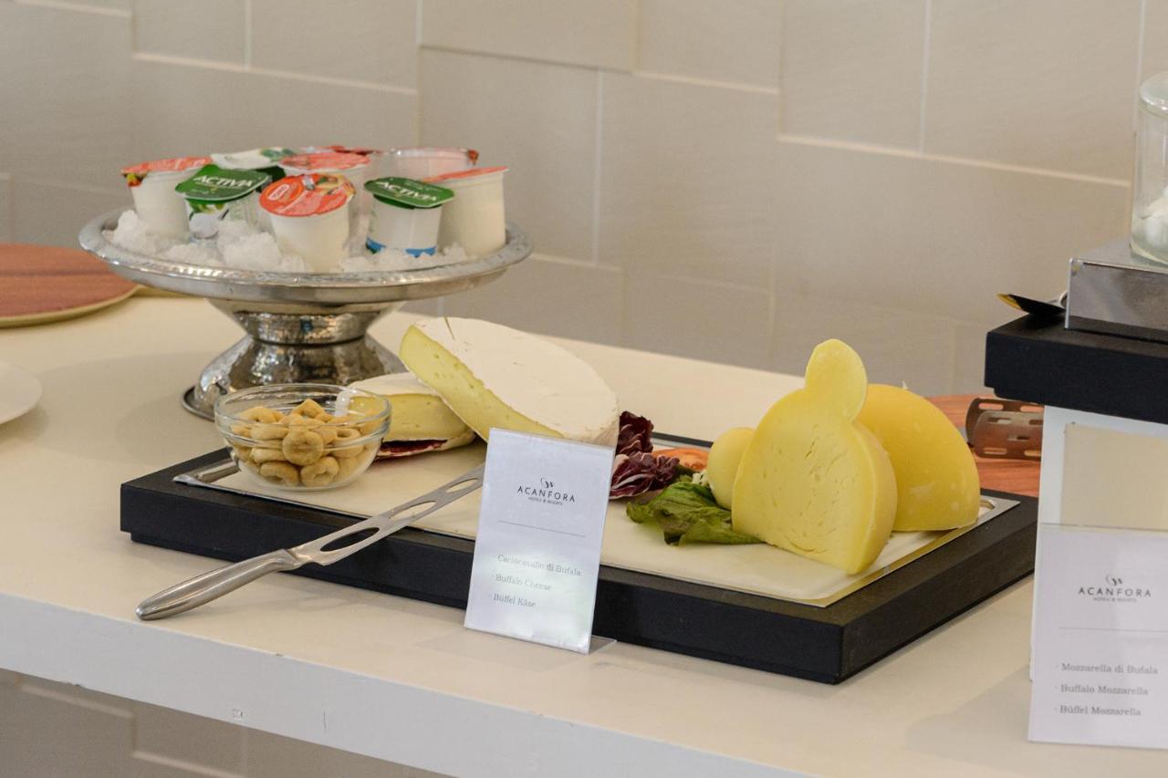 فندق ميك بيستوم بييسْتوم المظهر الخارجي الصورة A selection of cheese and fruit at a buffet