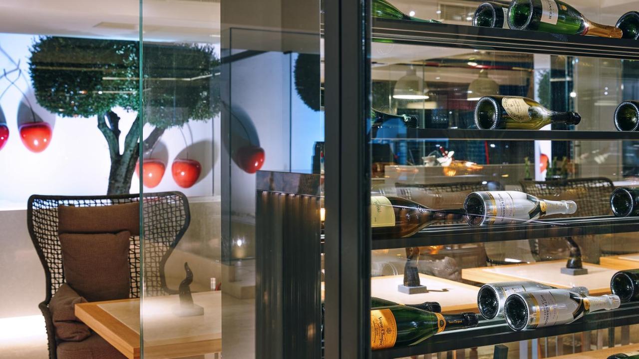 فندق ميك بيستوم بييسْتوم المظهر الخارجي الصورة Wine display at the restaurant