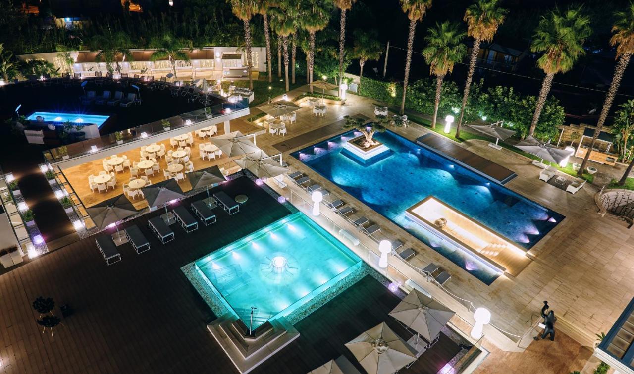 فندق ميك بيستوم بييسْتوم المظهر الخارجي الصورة The swimming pool at the hotel