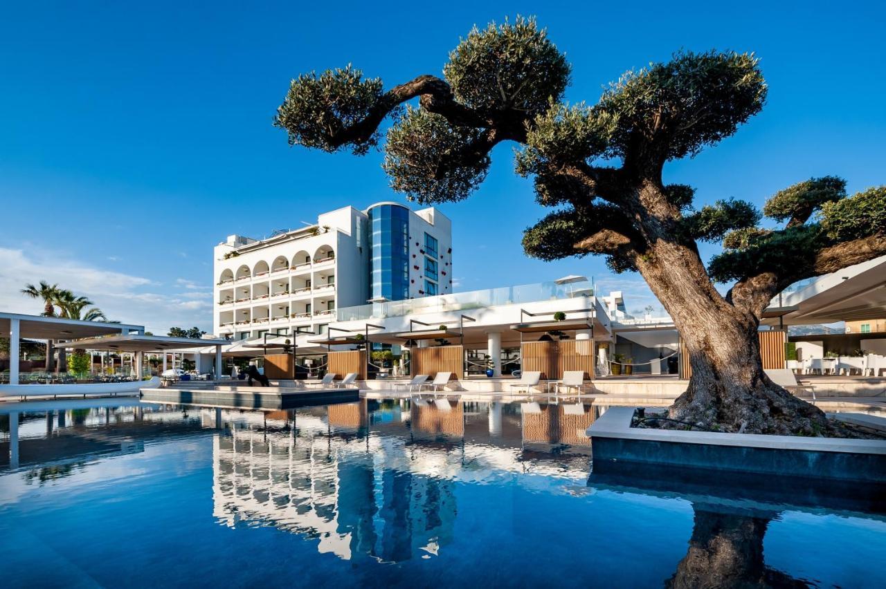 فندق ميك بيستوم بييسْتوم المظهر الخارجي الصورة The hotel's main pool